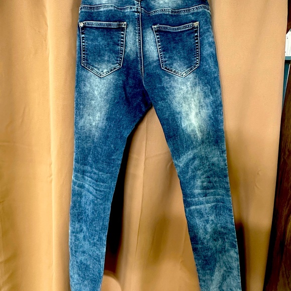 Ladies Parasuco 28 waist NWOT jeans - Picture 2 of 3